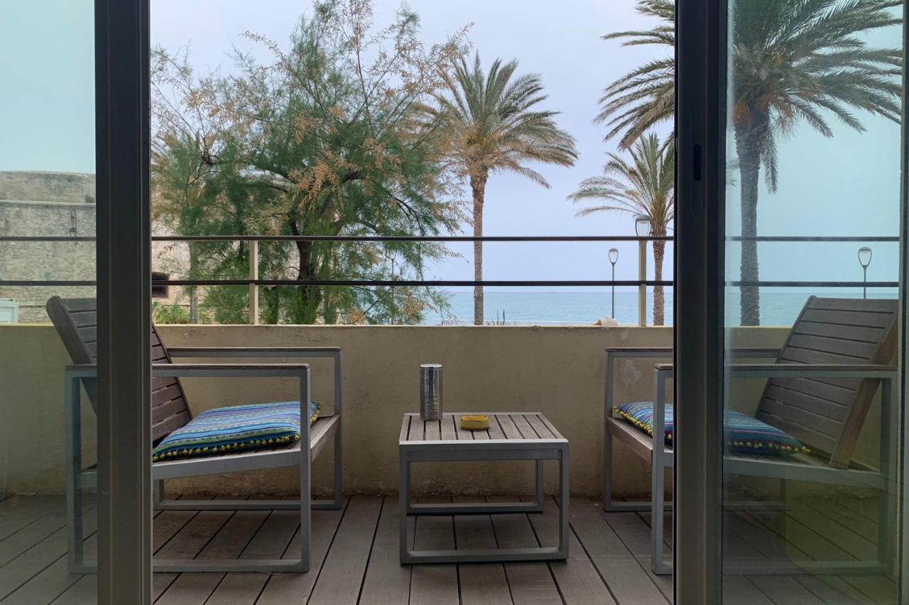 Fully Equipped Beachfront Studio In The Heart Of The City Center Bd Leclerc อองทีบส์ ภายนอก รูปภาพ