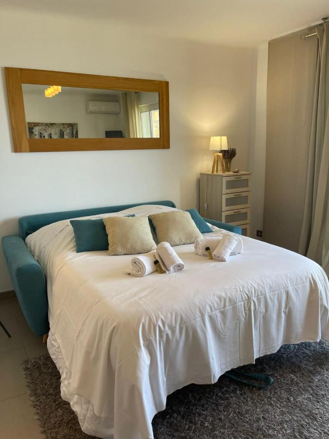 Fully Equipped Beachfront Studio In The Heart Of The City Center Bd Leclerc อองทีบส์ ภายนอก รูปภาพ