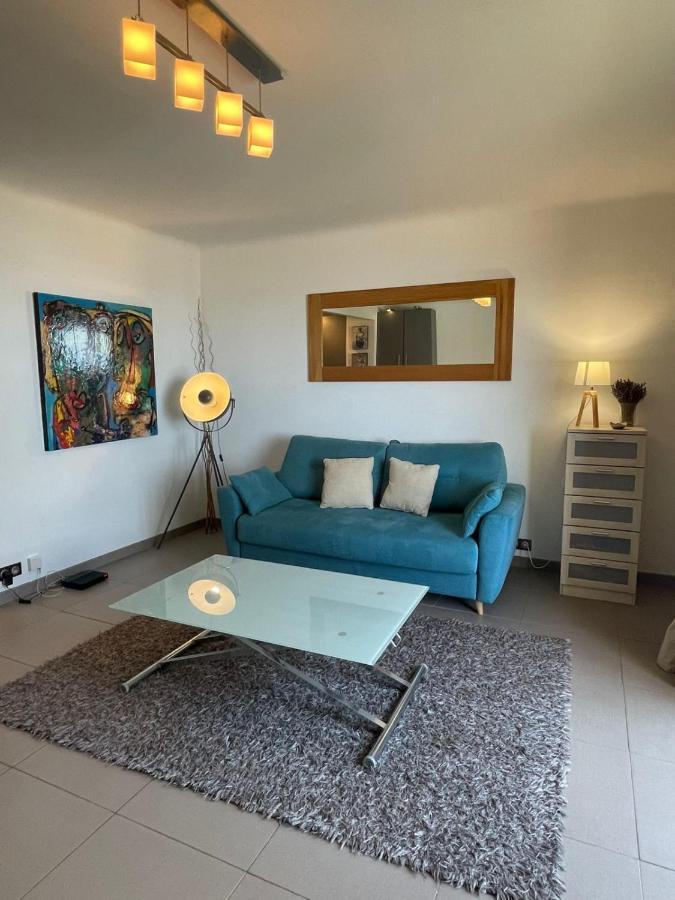 Fully Equipped Beachfront Studio In The Heart Of The City Center Bd Leclerc อองทีบส์ ภายนอก รูปภาพ