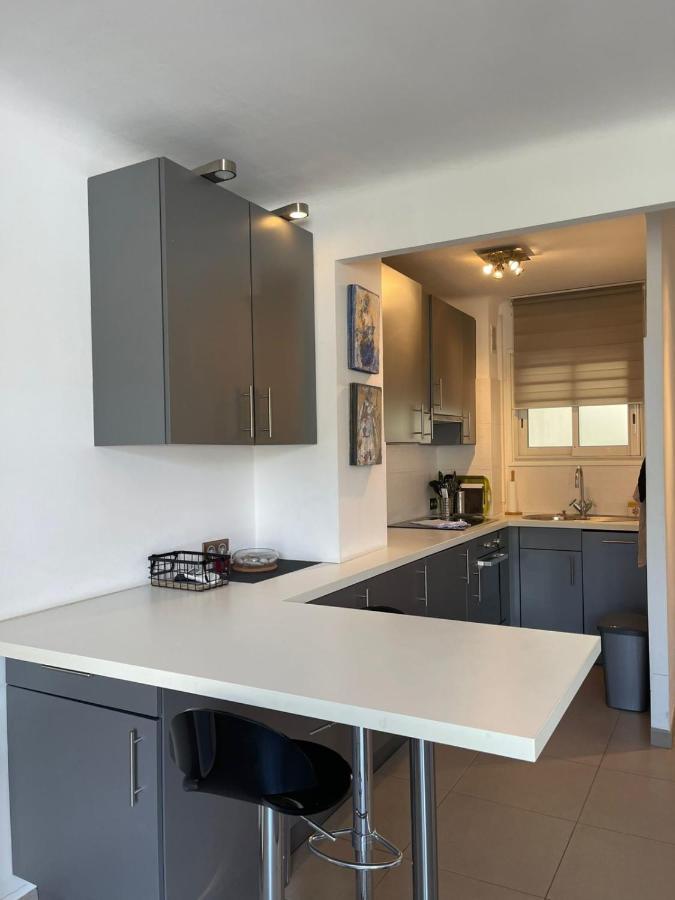 Fully Equipped Beachfront Studio In The Heart Of The City Center Bd Leclerc อองทีบส์ ภายนอก รูปภาพ