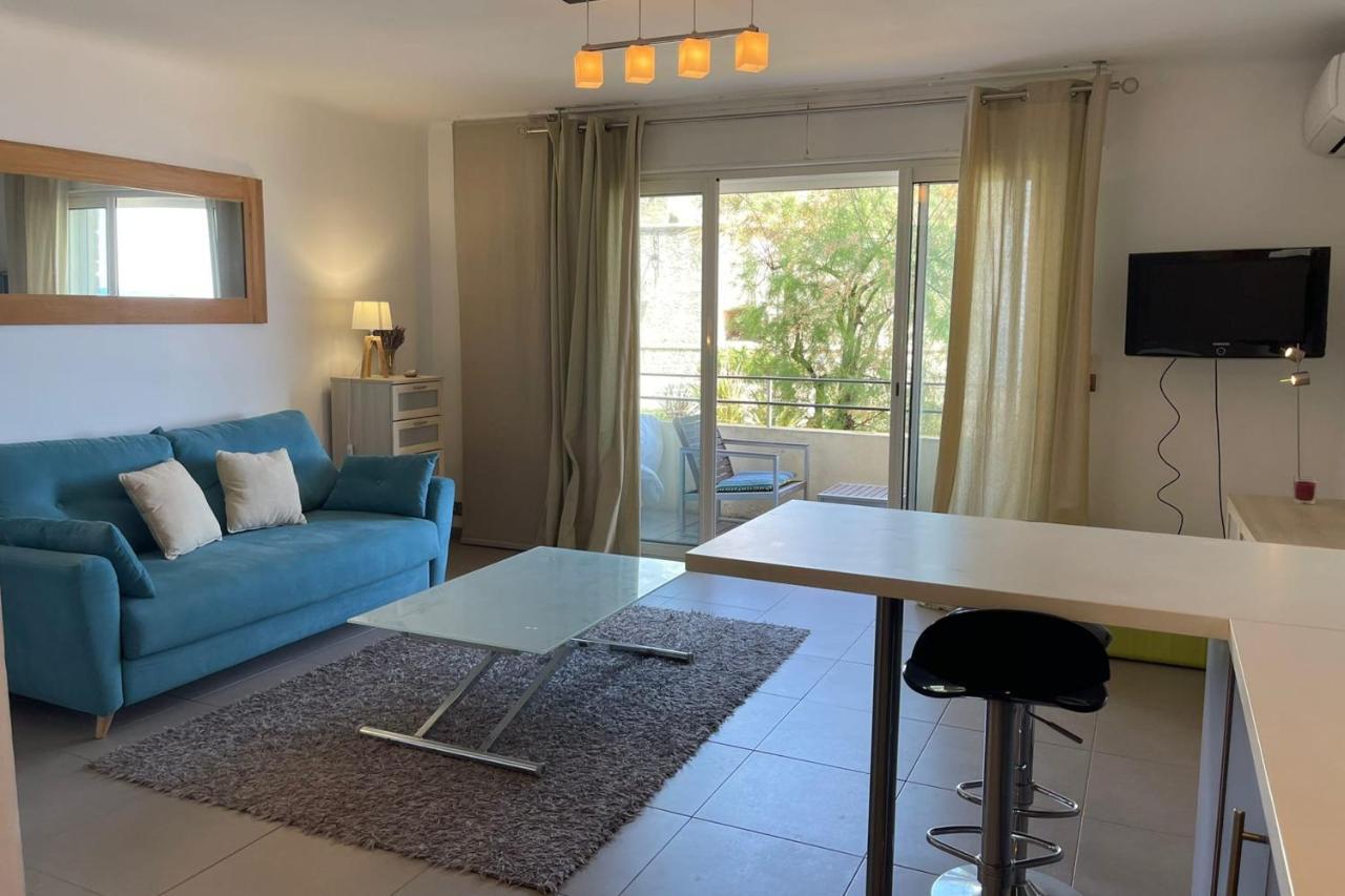 Fully Equipped Beachfront Studio In The Heart Of The City Center Bd Leclerc อองทีบส์ ภายนอก รูปภาพ