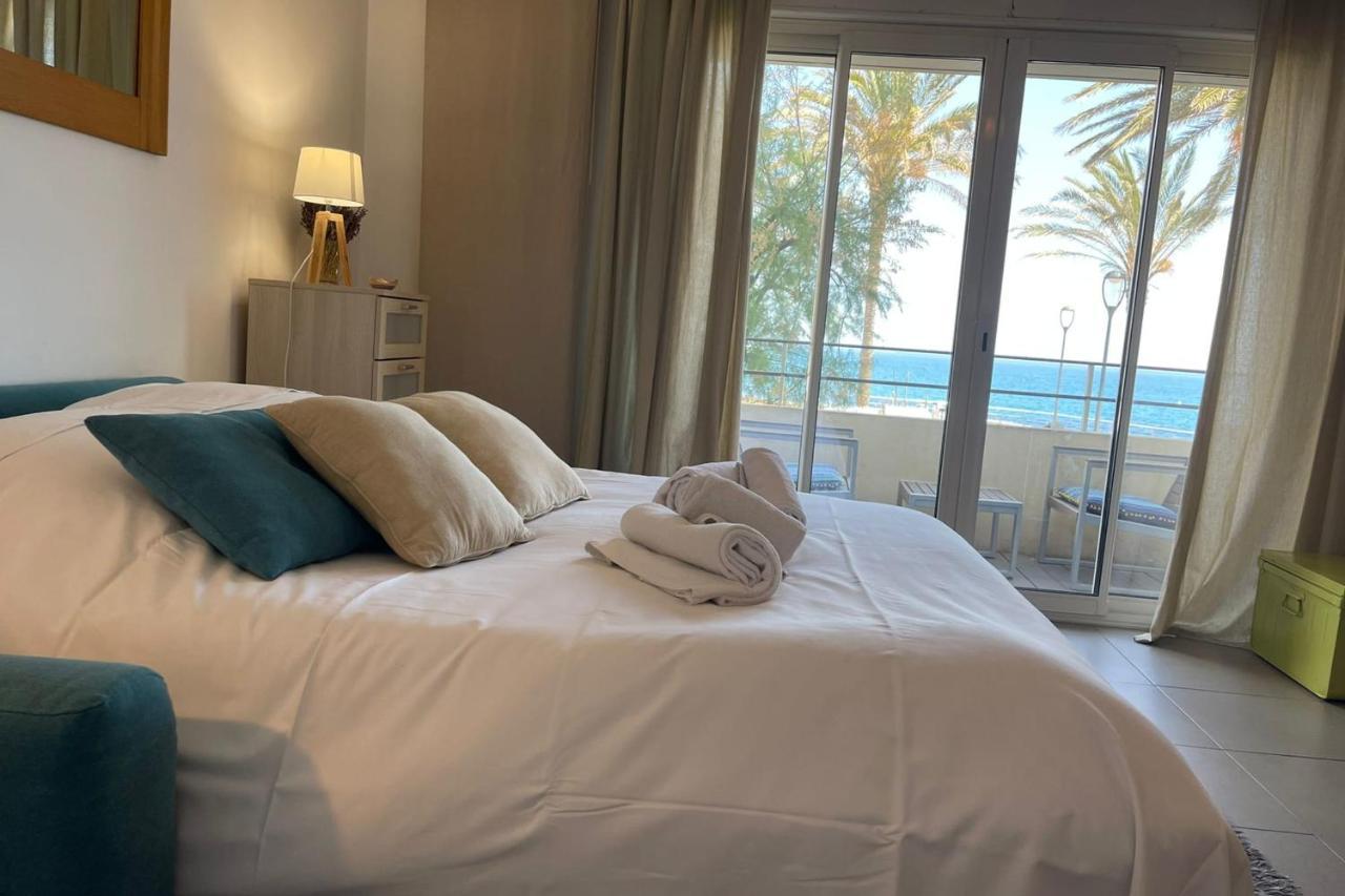 Fully Equipped Beachfront Studio In The Heart Of The City Center Bd Leclerc อองทีบส์ ภายนอก รูปภาพ